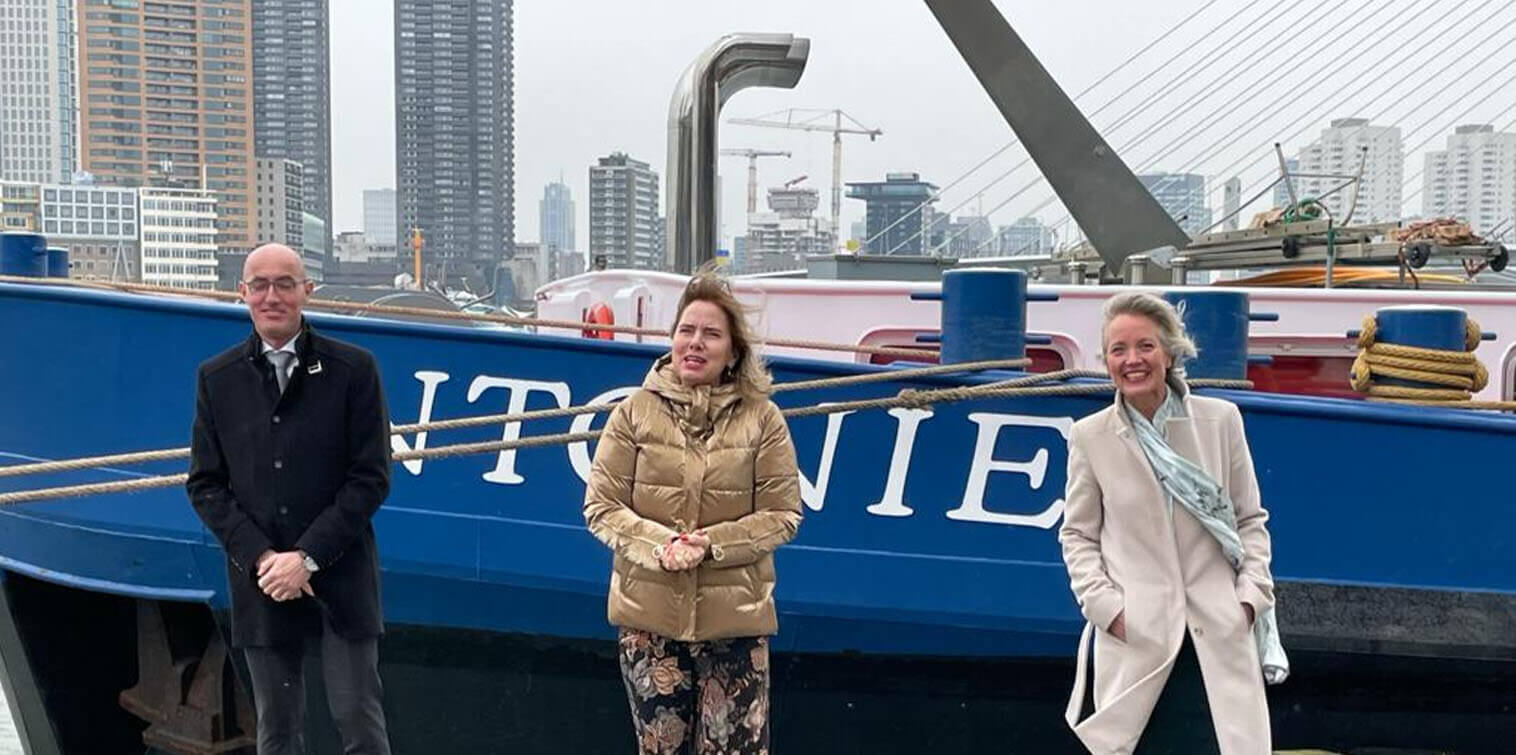 Minister Van Nieuwenhuizen facilitates construction of hydrogen vessel